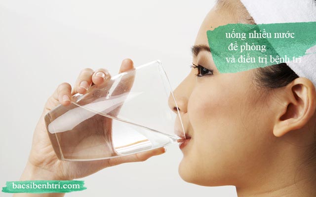 uống nhiều nước chữa bệnh trĩ